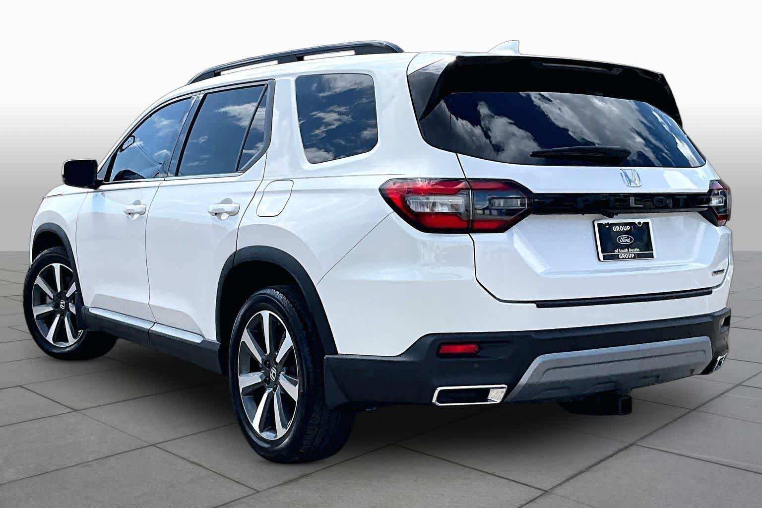 Used 2023 Honda Pilot Touring image 12