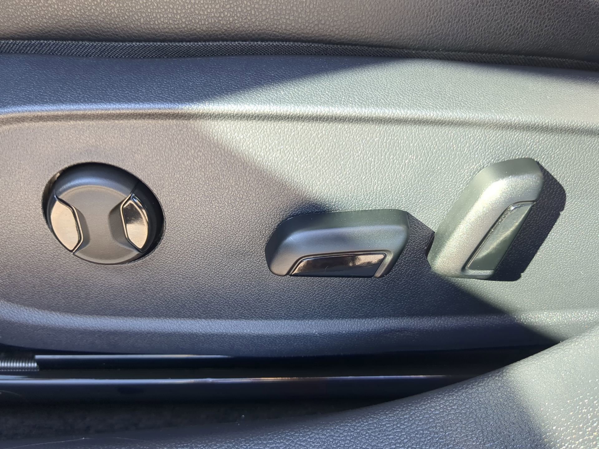 Used 2024 Volkswagen Jetta SE image 48