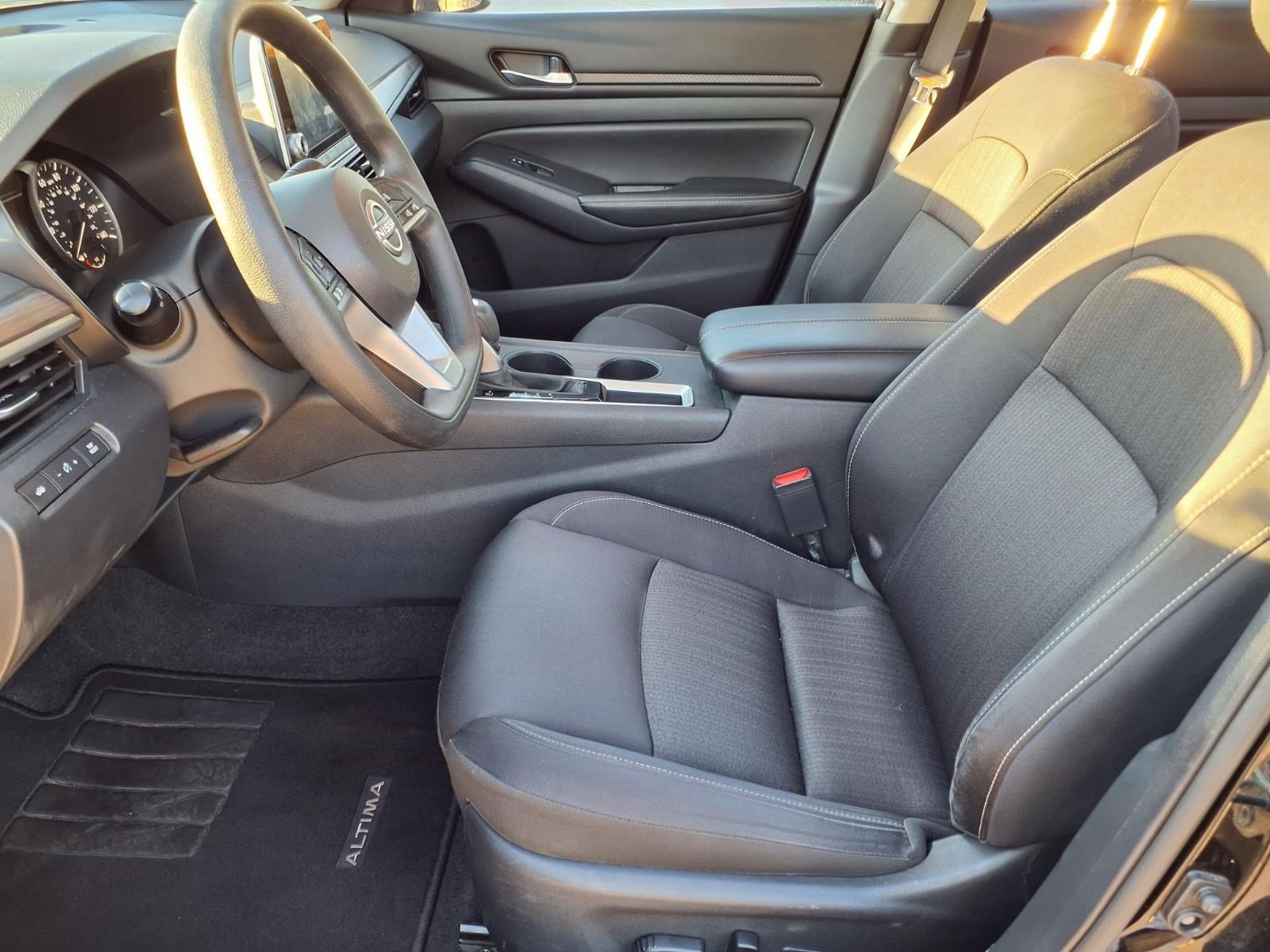 Used 2025 Nissan Altima 2.5 SV FWD image 12