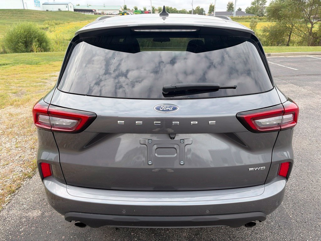 Certified 2024 Ford Escape ST-Line AWD/4WD image 5