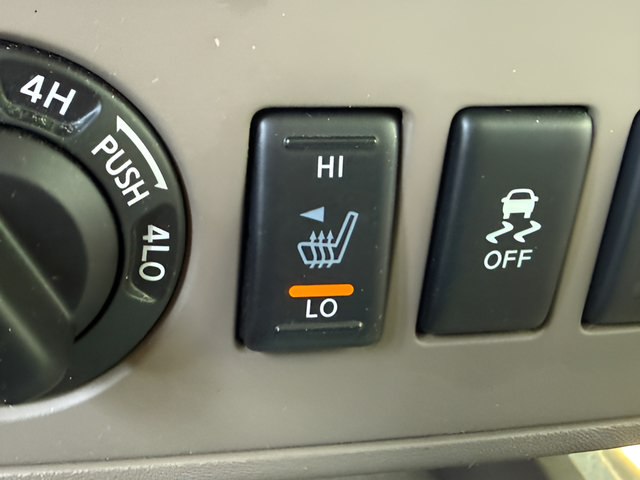 Used 2017 Nissan Frontier SV w/ SV Value Truck Package AWD/4WD image 11