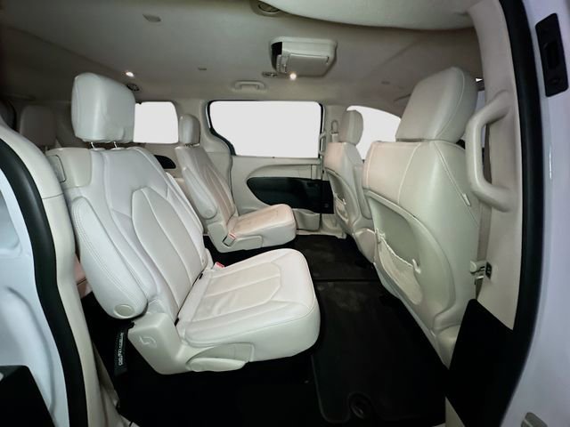 Used 2020 Chrysler Pacifica Touring-L image 24