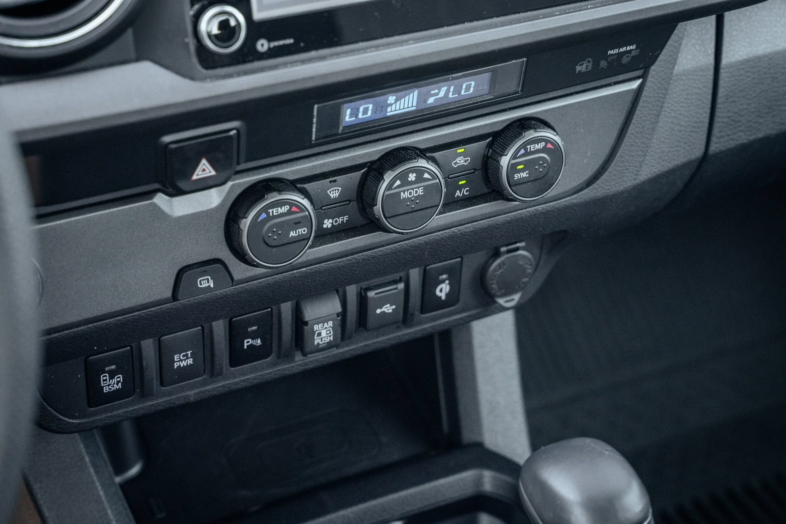 Used 2022 Toyota Tacoma TRD Sport w/ Technology Package RWD image 39