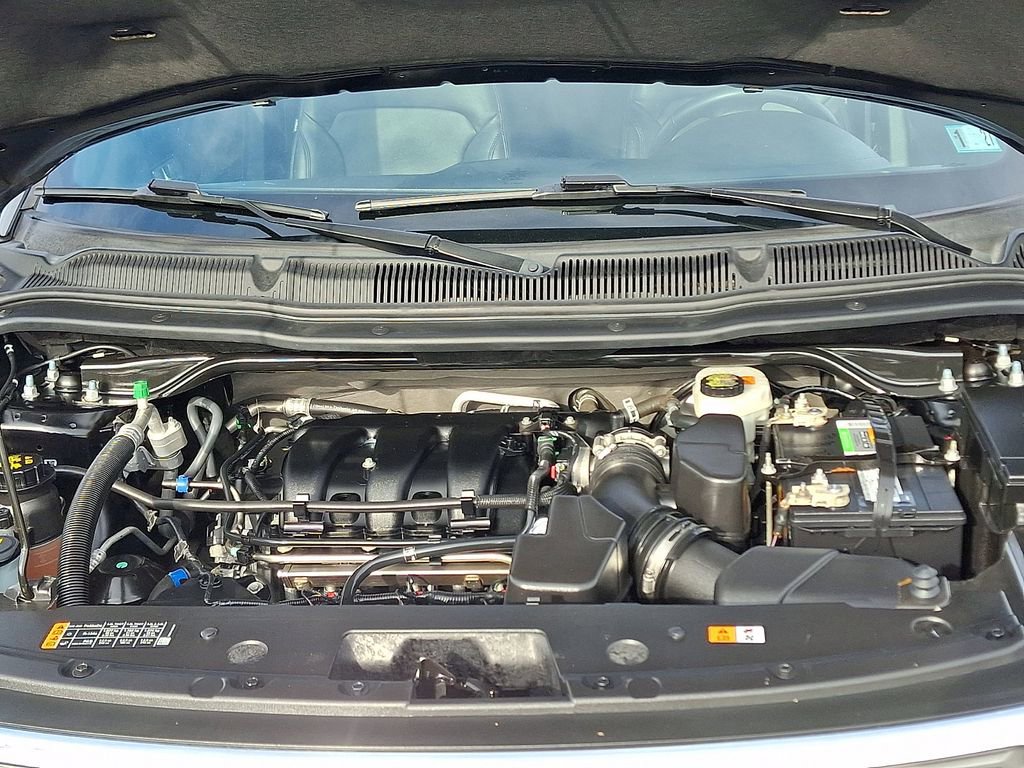 Certified 2018 Ford Explorer XLT w/ Equipment Group 202A image 28