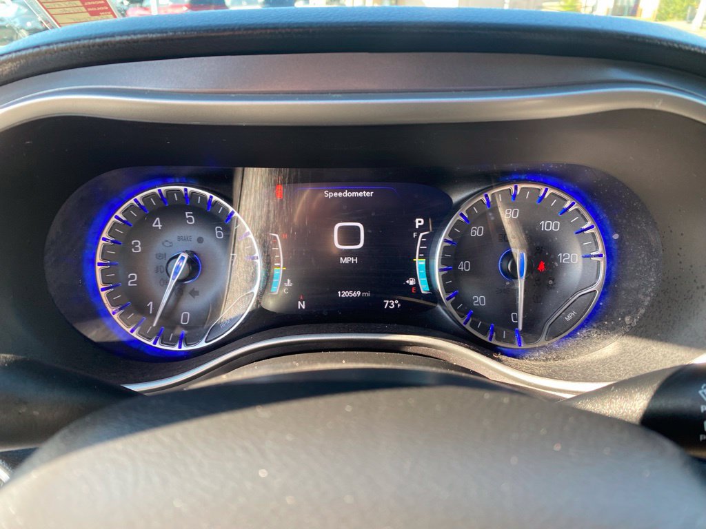 Used 2022 Chrysler Pacifica Touring-L FWD image 21