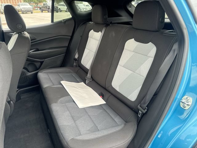 Used 2025 Chevrolet Trax RS w/ Sunroof Package FWD image 22