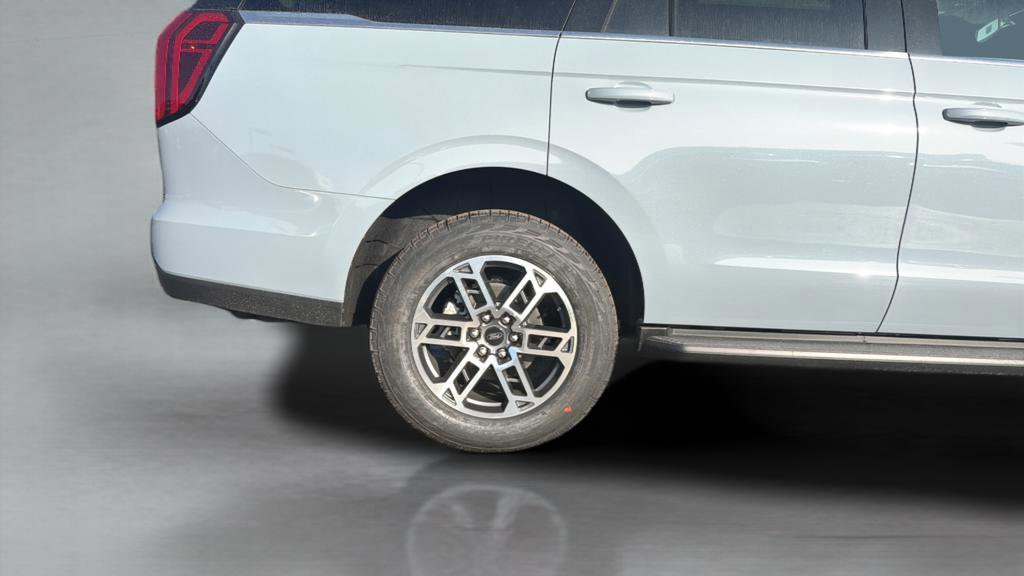 Certified 2026 Ford Expedition Active AWD/4WD image 35