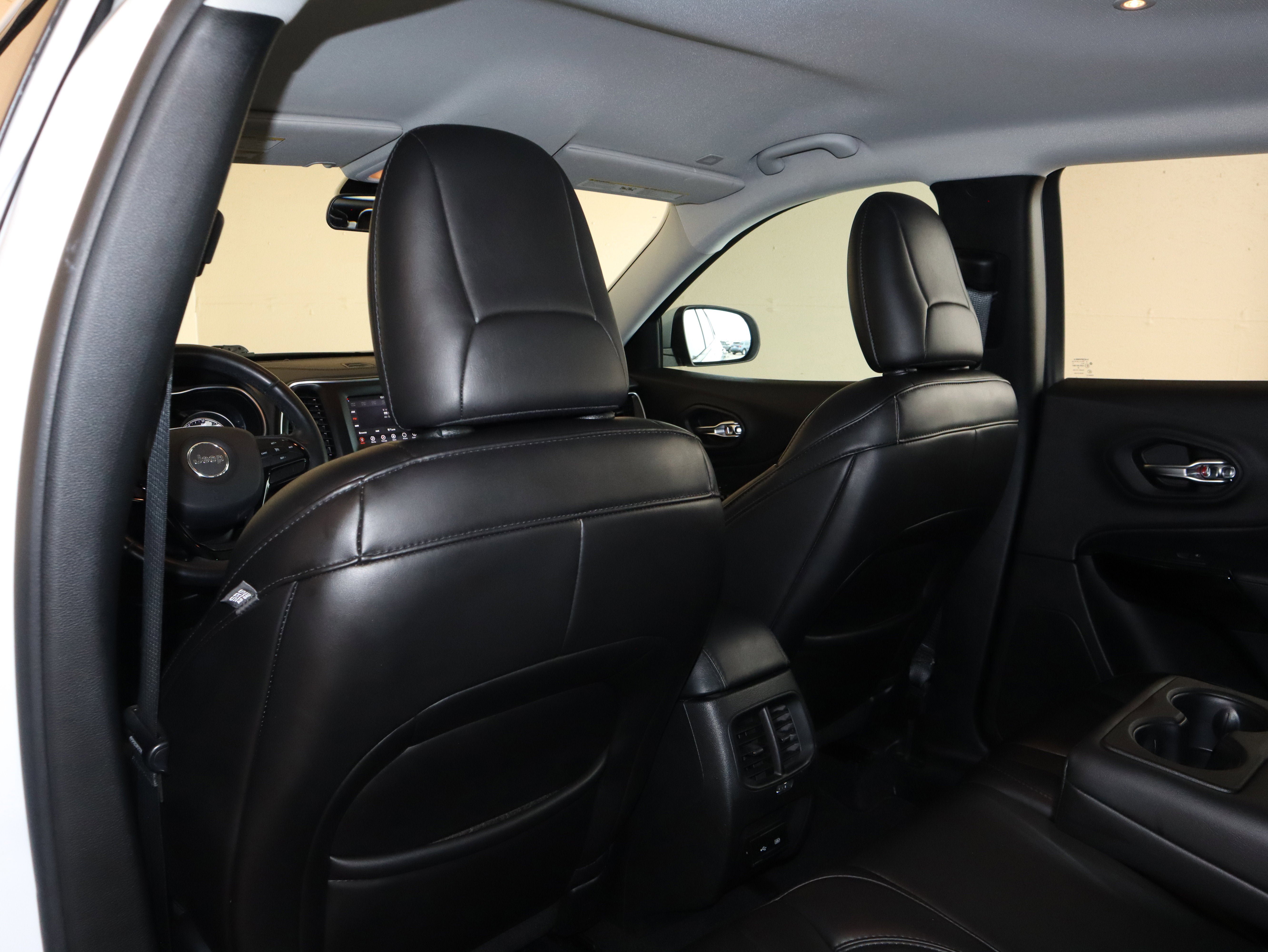 Used 2019 Jeep Cherokee Latitude Plus FWD image 35