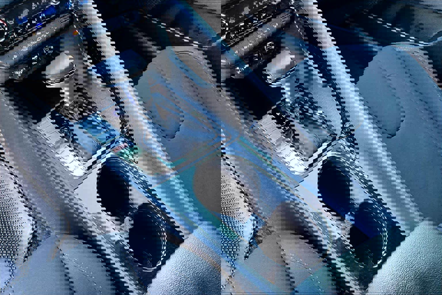 Used 2022 Hyundai Elantra SEL w/ Convenience + Premium Package image 17