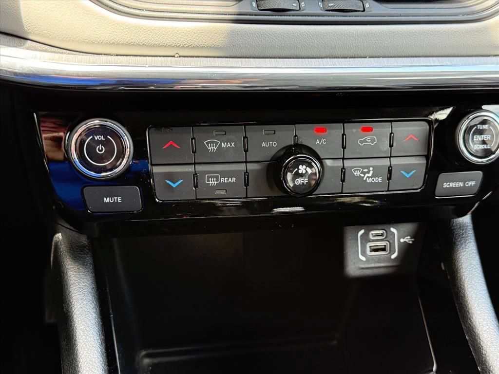 Used 2022 Jeep Compass Limited AWD/4WD image 19