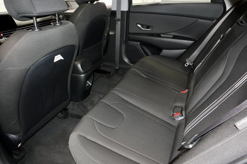 Used 2025 Hyundai Elantra SEL FWD image 20