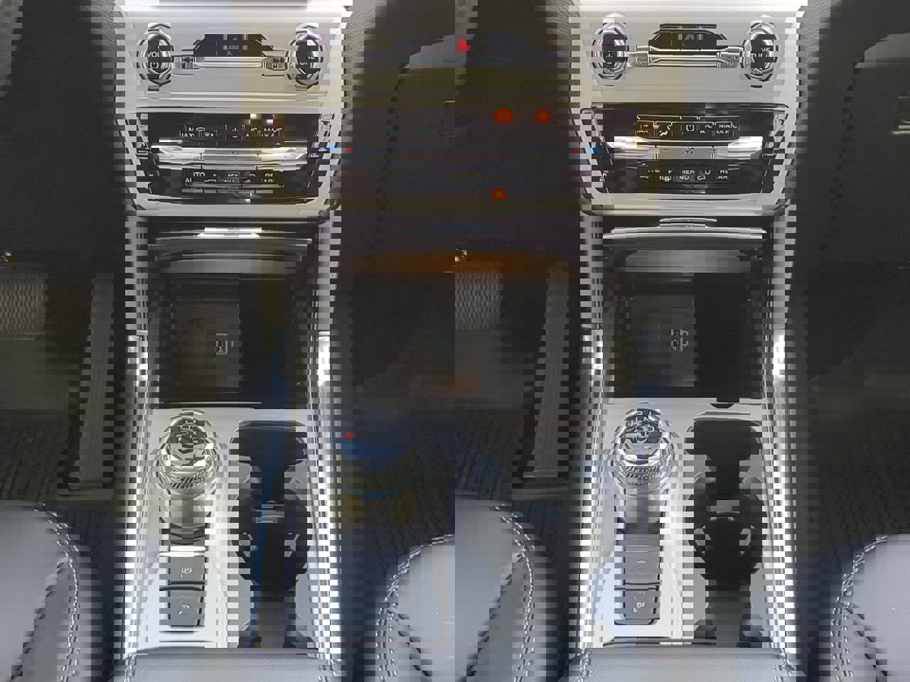 Certified 2022 Ford Explorer XLT w/ Equipment Group 202A image 17