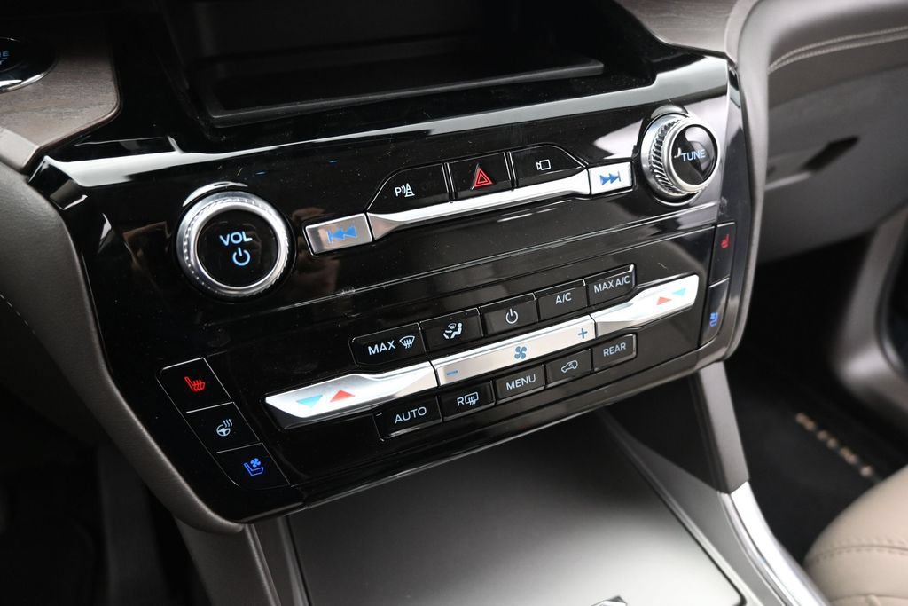 Certified 2023 Ford Explorer Platinum AWD/4WD image 17