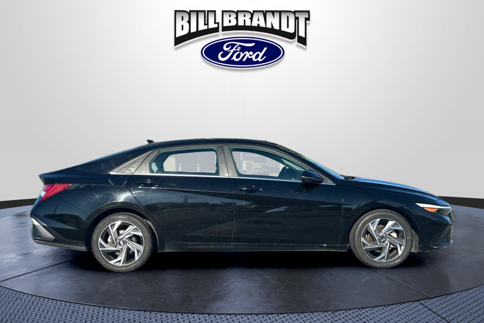Used 2024 Hyundai Elantra Limited FWD image 2