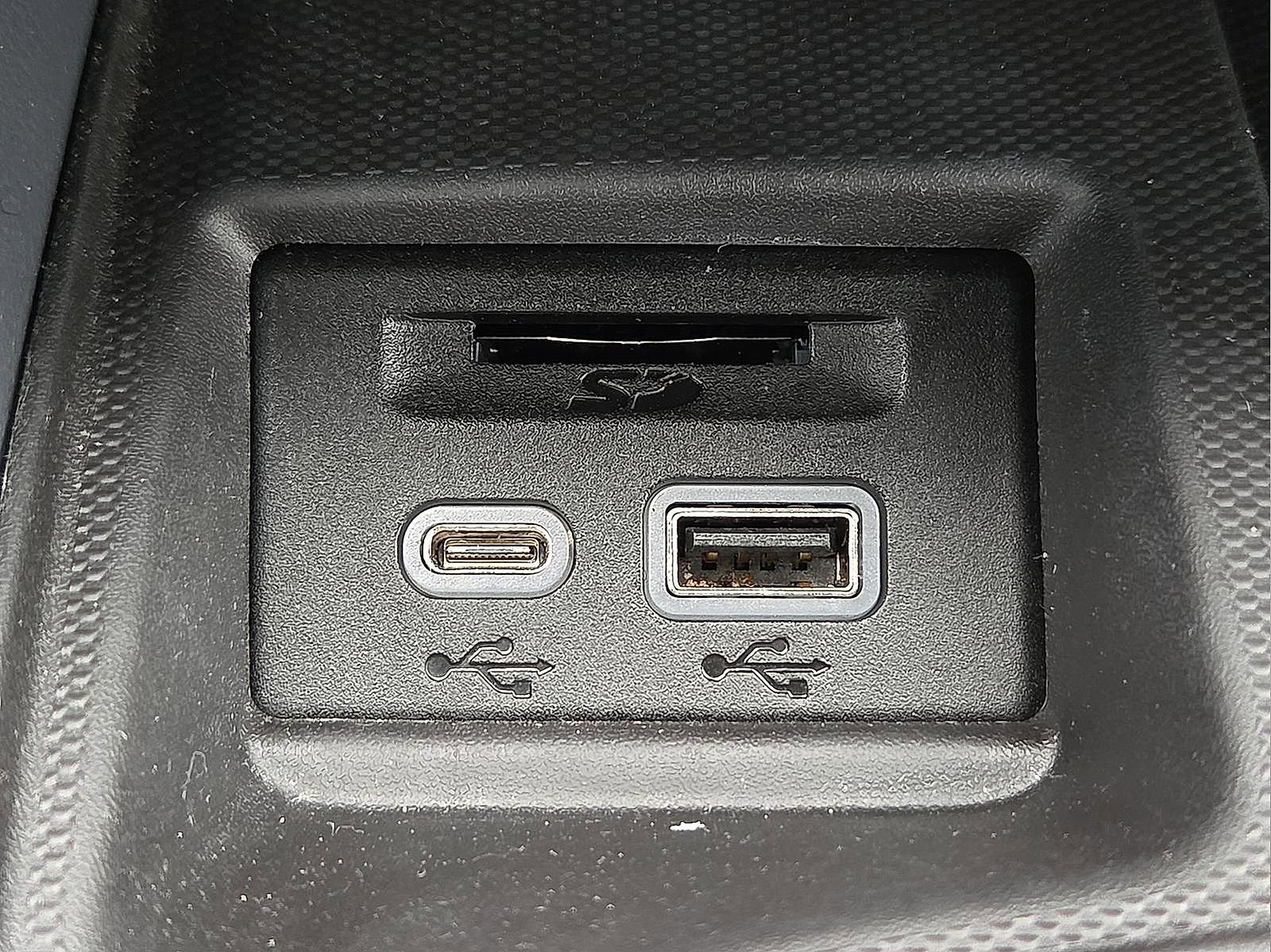 Used 2024 Buick Enclave Essence image 18