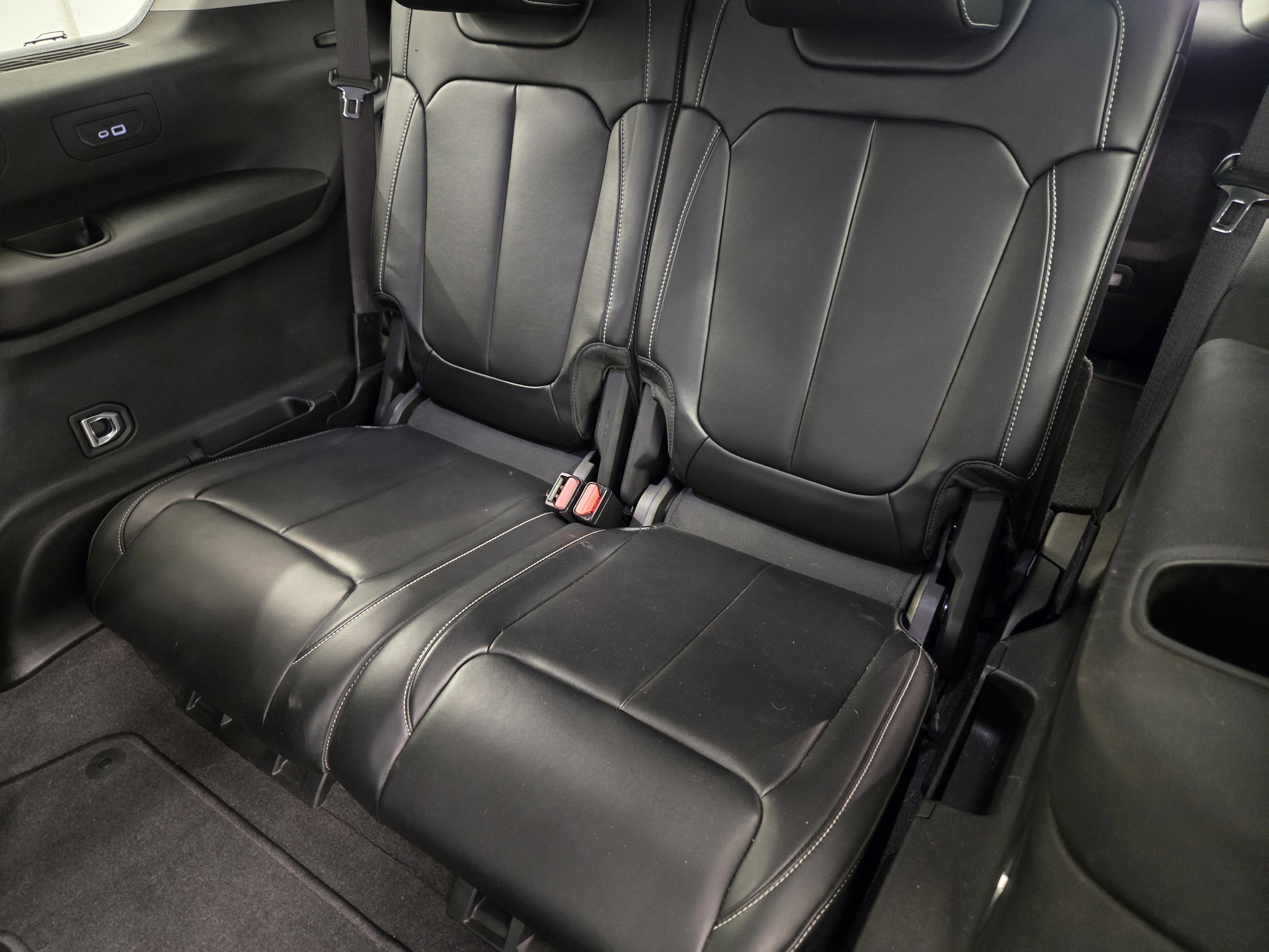 Used 2021 Jeep Grand Cherokee L Limited image 31