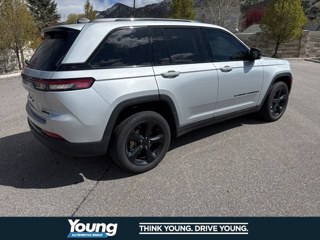 Used 2023 Jeep Grand Cherokee Limited w/ Luxury Tech Group II AWD/4WD image 9