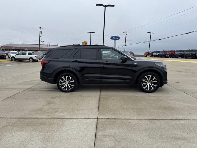 Certified 2025 Ford Explorer ST-Line AWD/4WD image 3