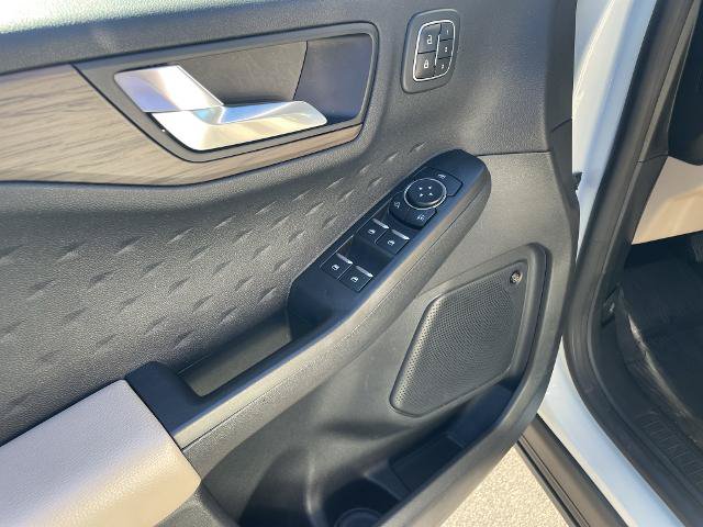 Certified 2020 Ford Escape Titanium AWD/4WD image 27