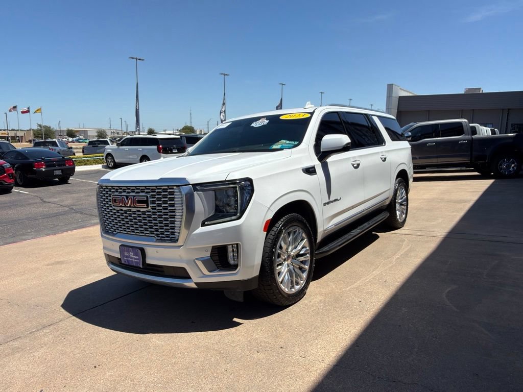Used 2023 GMC Yukon XL Denali AWD/4WD image 4