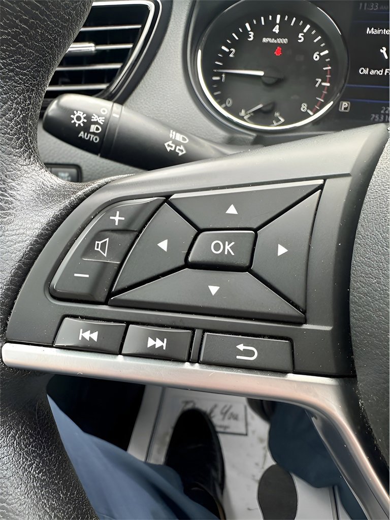 Used 2021 Nissan Rogue Sport S image 22