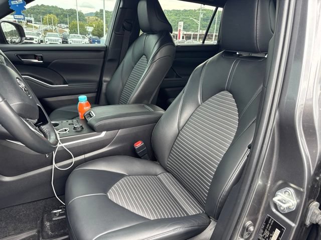 Used 2024 Toyota Highlander XSE AWD/4WD image 12
