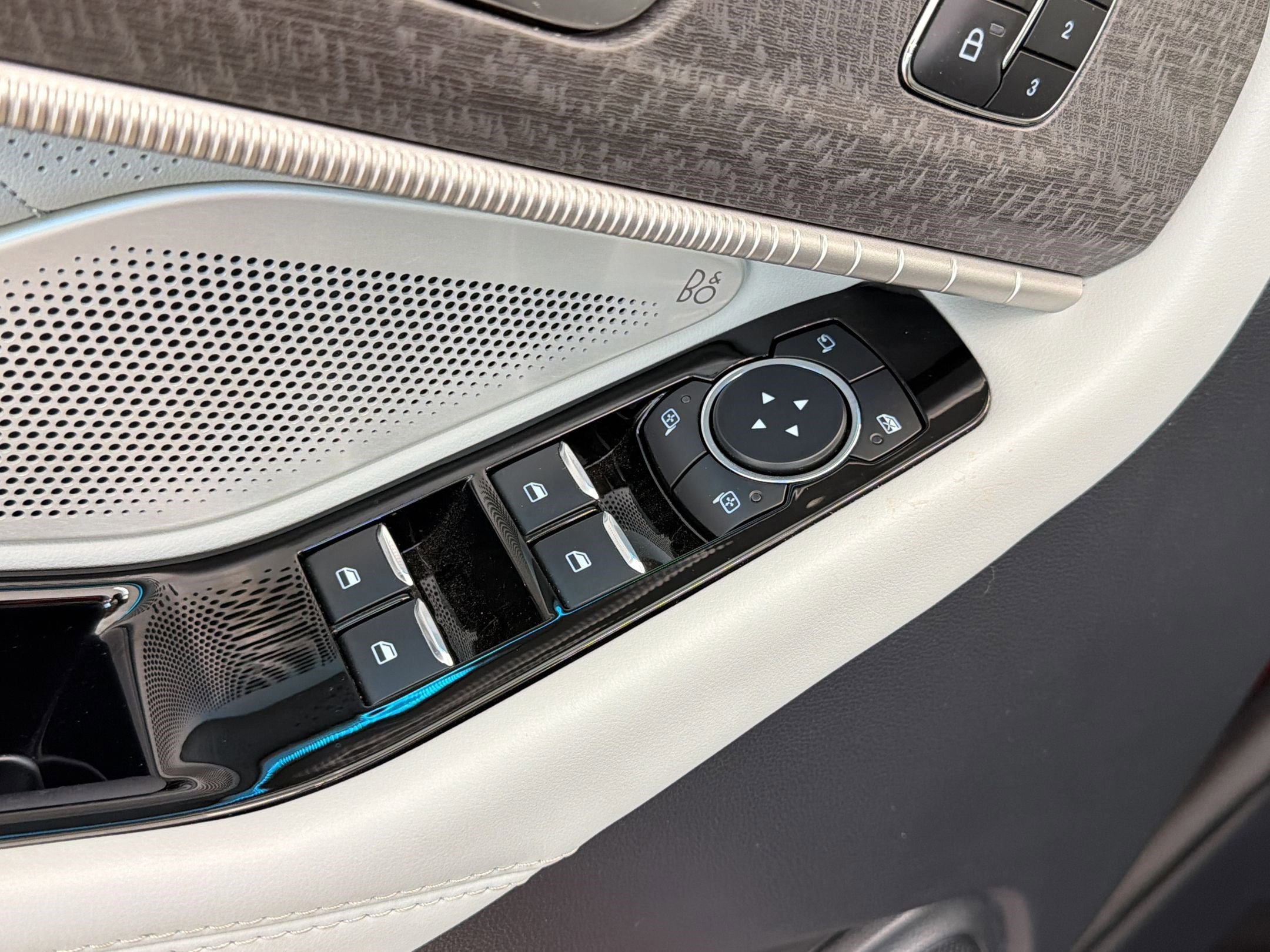 Certified 2025 Ford Explorer Platinum w/ Ultimate Package image 21