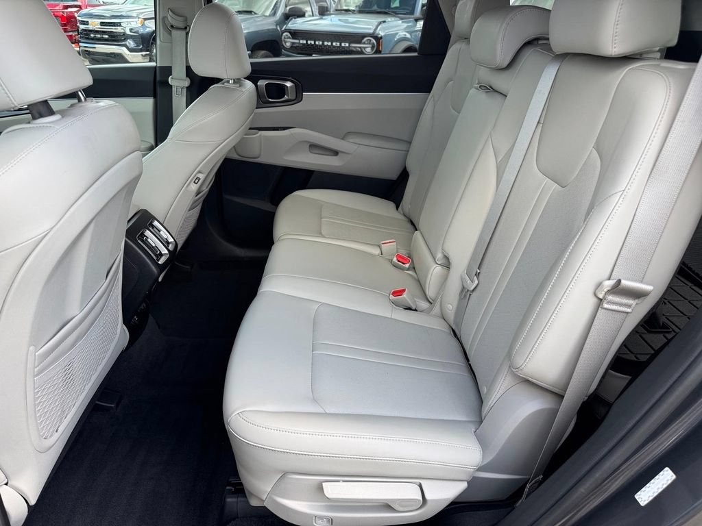 Used 2021 Kia Sorento S w/ Panoramic Sunroof Package AWD/4WD image 9