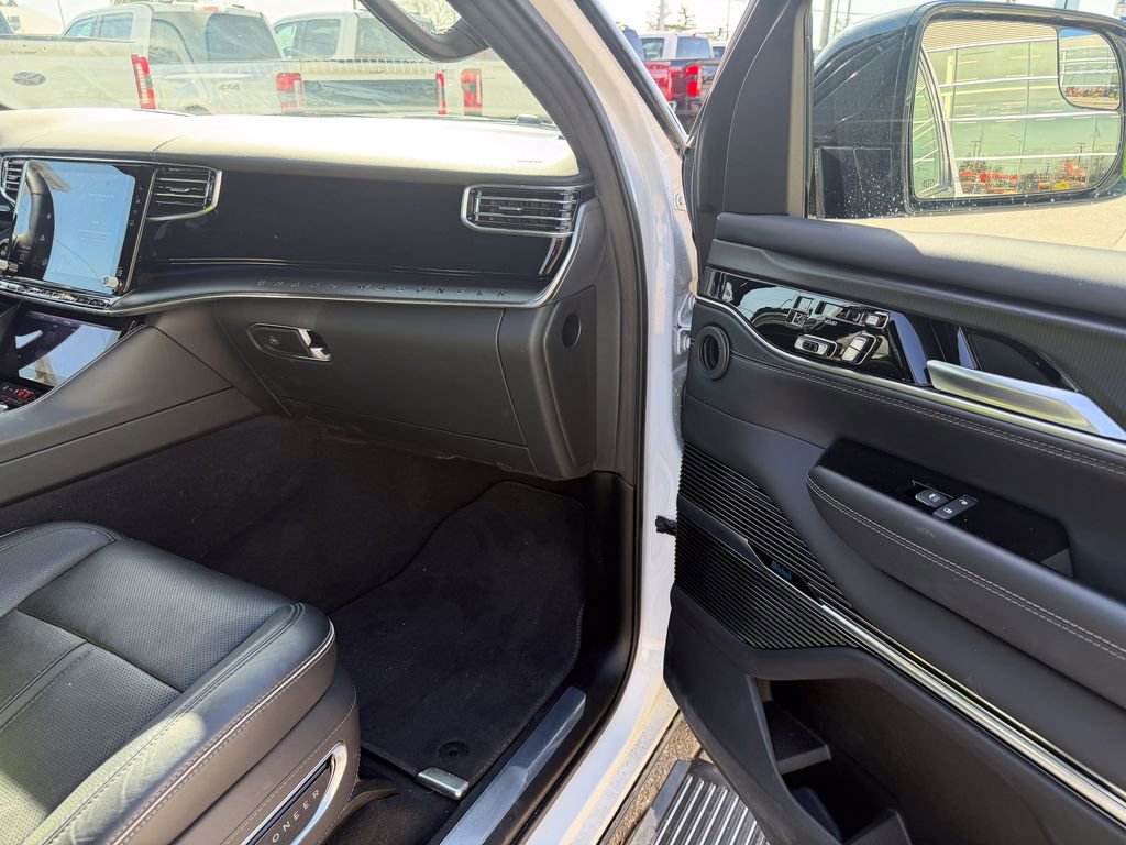 Used 2025 Jeep Grand Wagoneer L Series II Obsidian w/ Quick Order Packagew 28T image 19