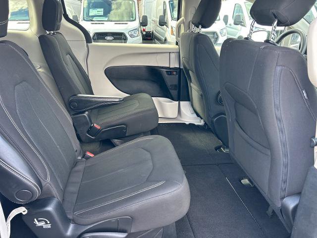 Used 2022 Chrysler Voyager LX image 22