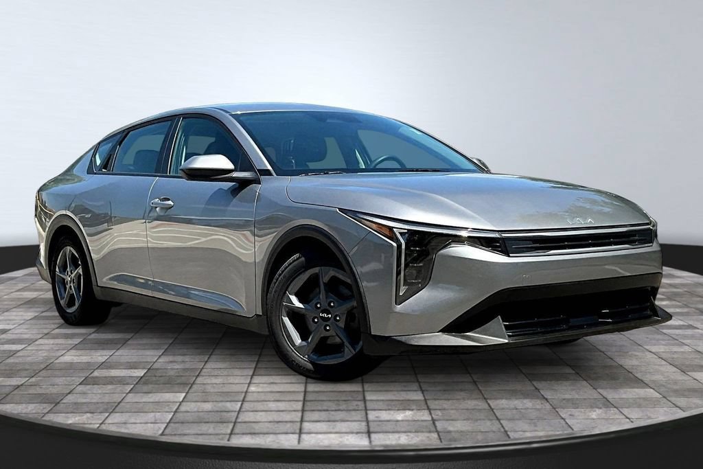 Used 2025 Kia K4 FWD image 3
