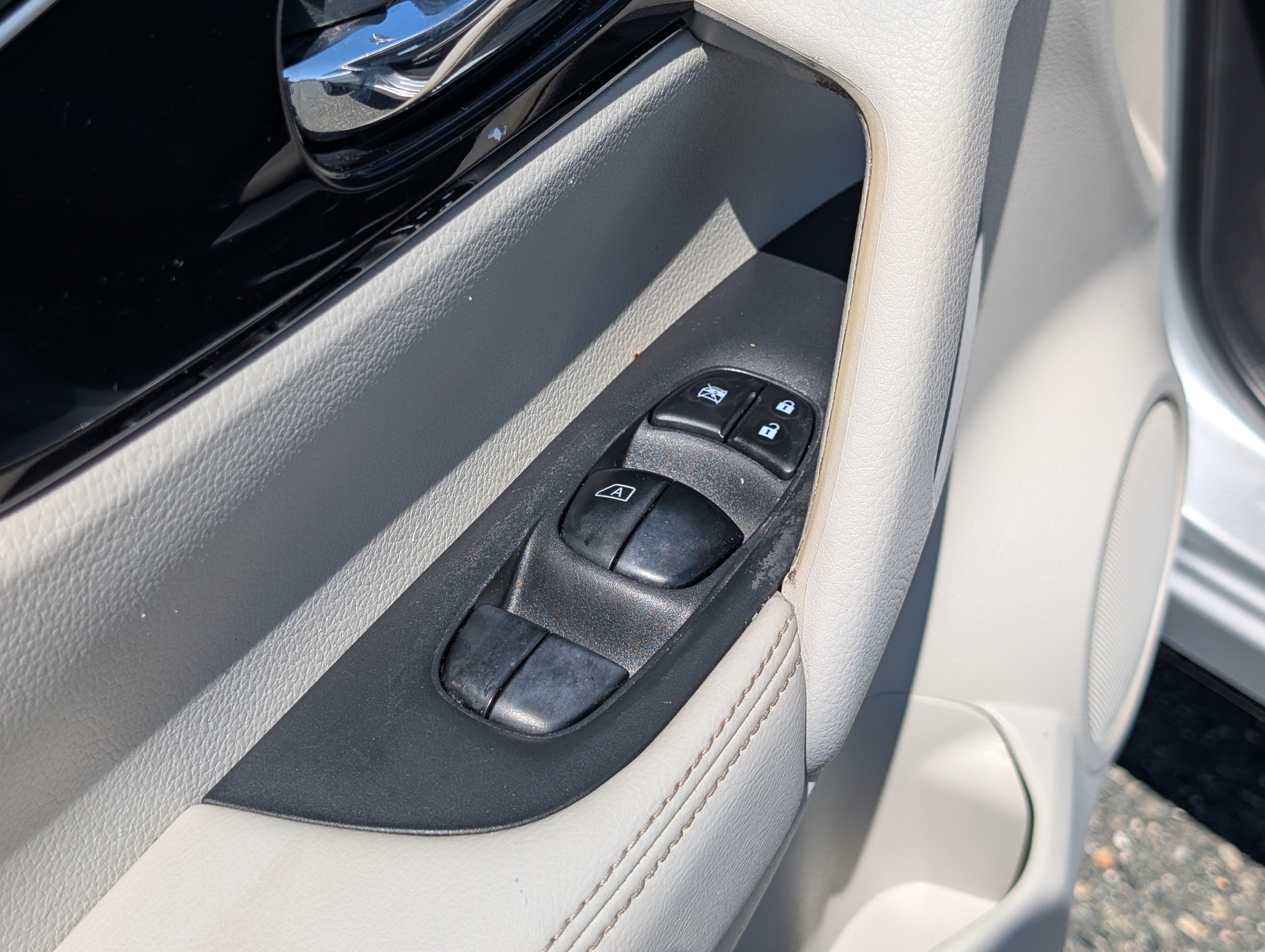 Used 2018 Nissan Rogue Sport SL w/ SL Premium Package FWD image 19