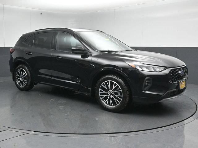 Certified 2024 Ford Escape ST-Line Select w/ Class II Trailer Tow Package AWD/4WD image 6
