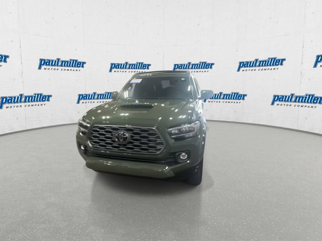 Used 2022 Toyota Tacoma TRD Sport w/ TRD Premium Sport Package AWD/4WD image 6