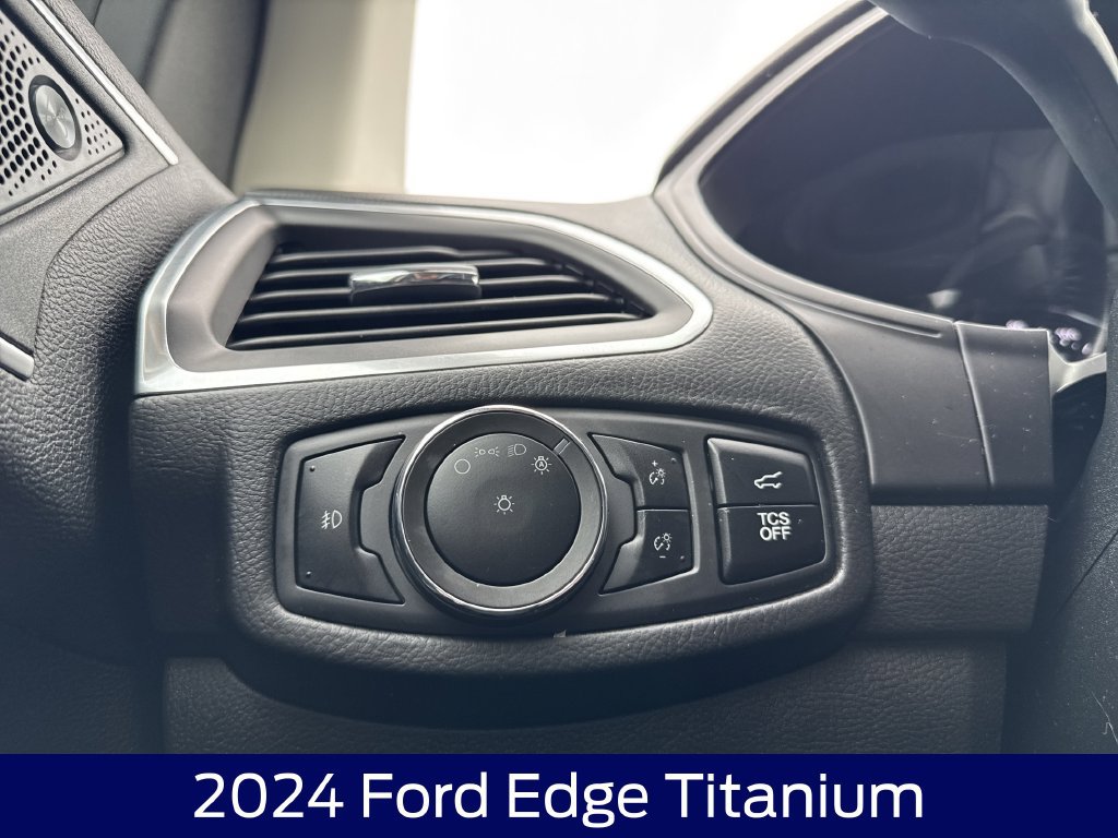 Certified 2024 Ford Edge Titanium AWD/4WD image 25