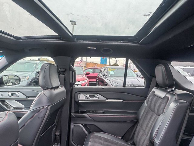 Certified 2025 Ford Explorer ST AWD/4WD image 16