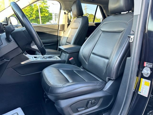 Certified 2022 Ford Explorer XLT w/ Equipment Group 202A AWD/4WD image 36