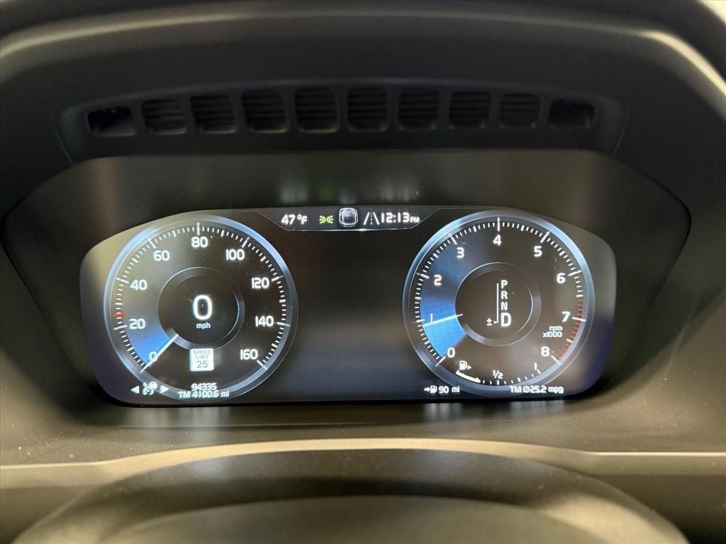 Used 2022 Volvo XC90 T5 Momentum image 23