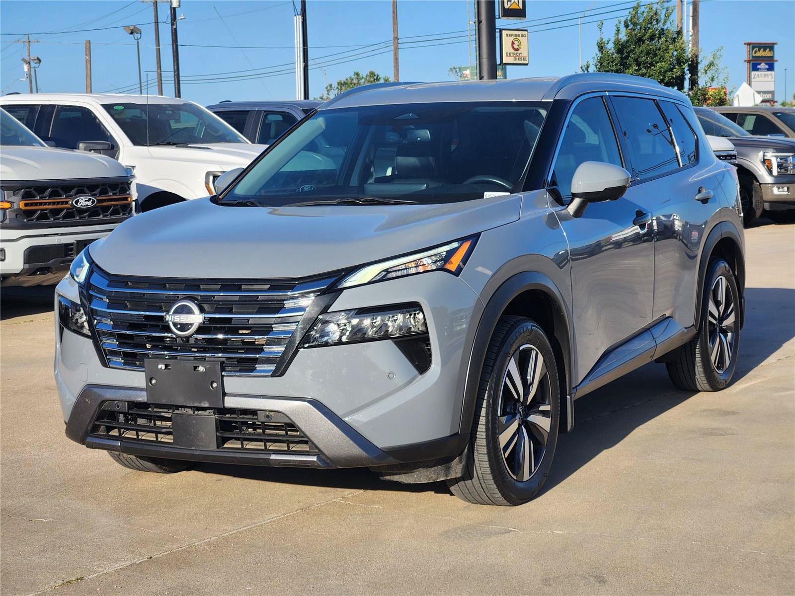 Used 2024 Nissan Rogue SL FWD image 3