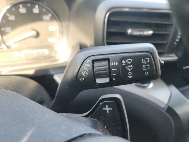 Certified 2020 Ford Explorer XLT w/ Equipment Group 202A AWD/4WD image 38