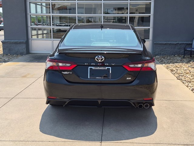Used 2021 Toyota Camry SE w/ Convenience Package FWD image 5