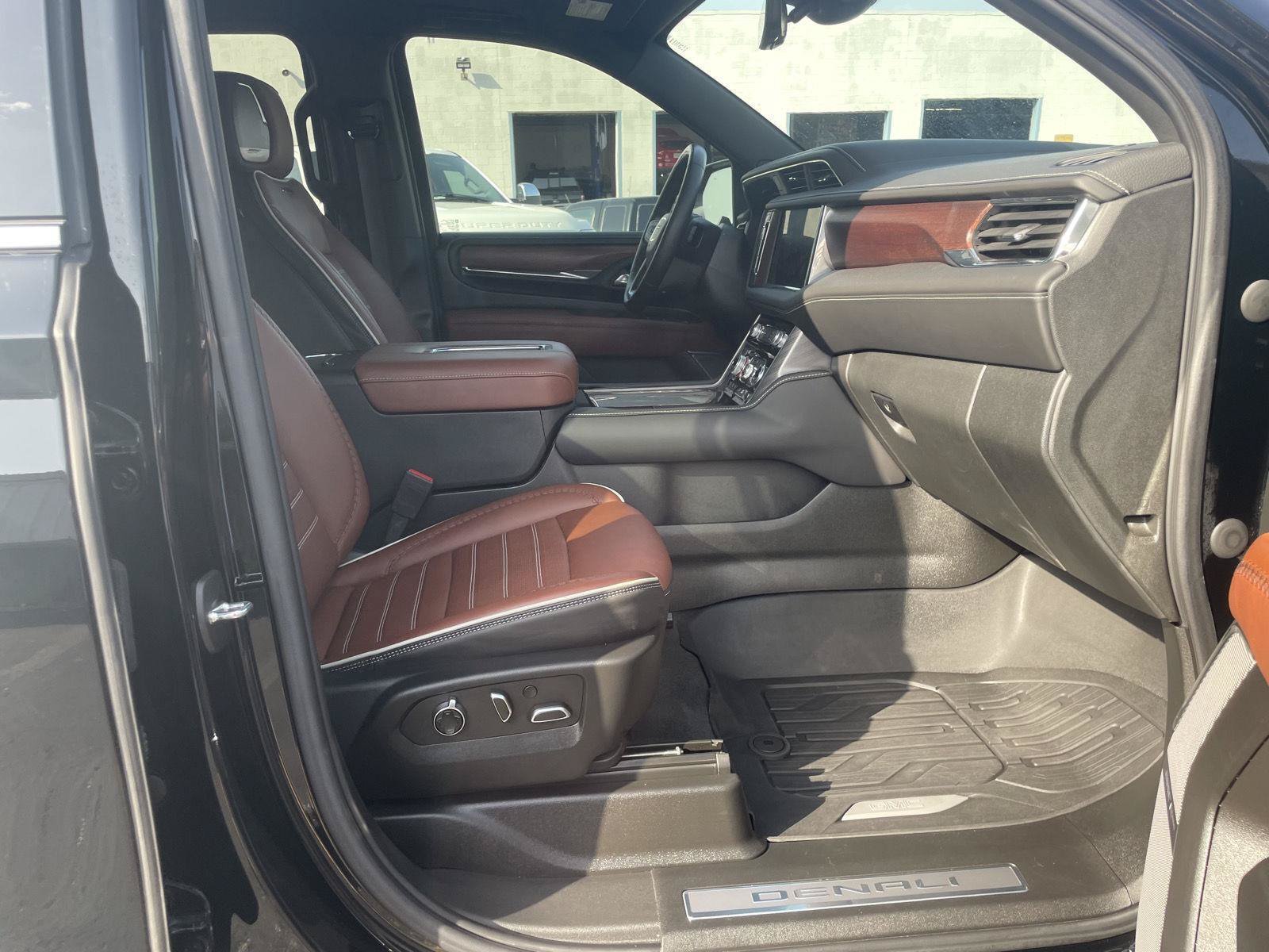 Used 2023 GMC Yukon XL Denali Ultimate AWD/4WD image 26