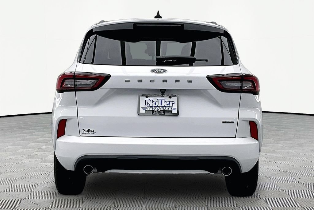 Certified 2023 Ford Escape ST-Line Select AWD/4WD image 4