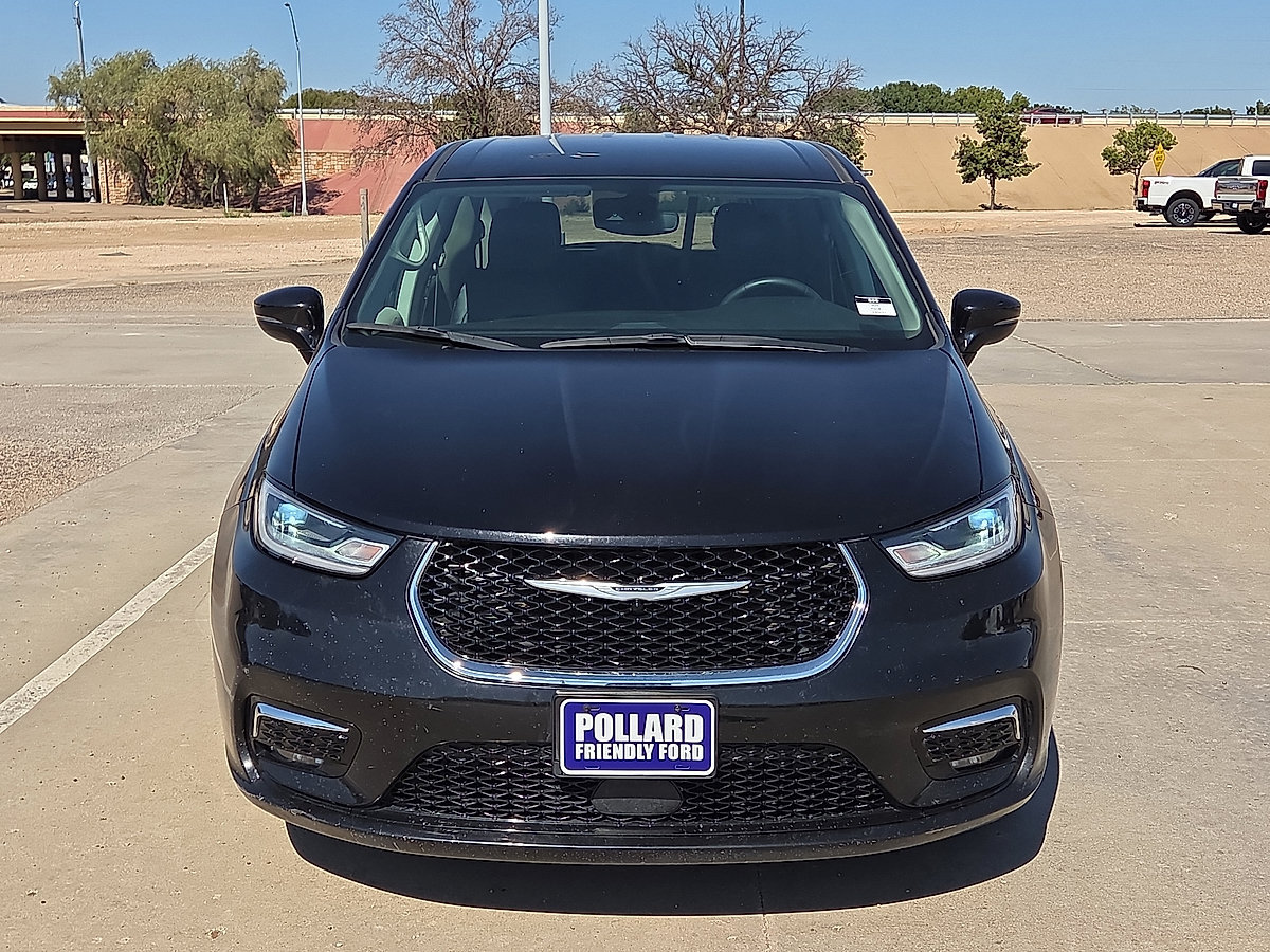 Used 2024 Chrysler Pacifica Touring-L FWD image 8