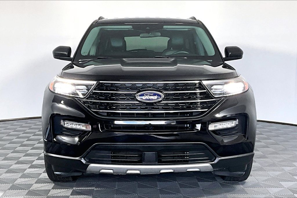 Certified 2024 Ford Explorer XLT w/ Equipment Group 202A RWD image 3