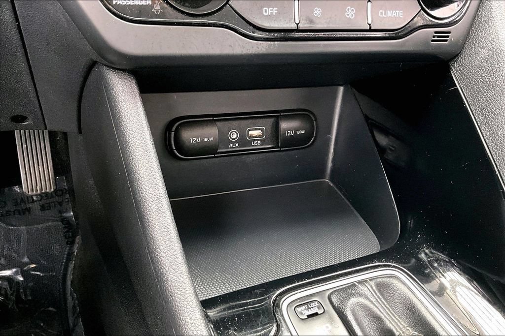 Used 2017 Kia Niro FWD image 32