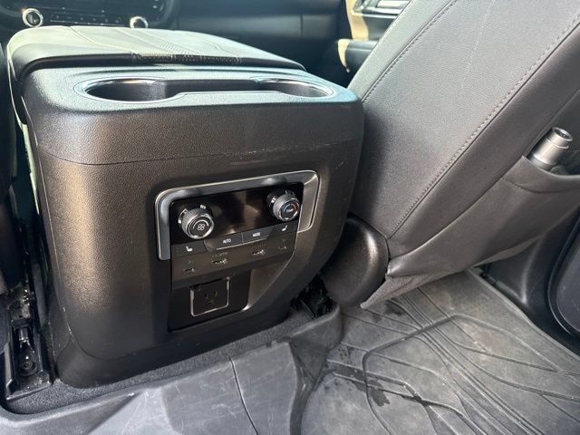 Used 2025 Chevrolet Suburban High Country AWD/4WD image 19