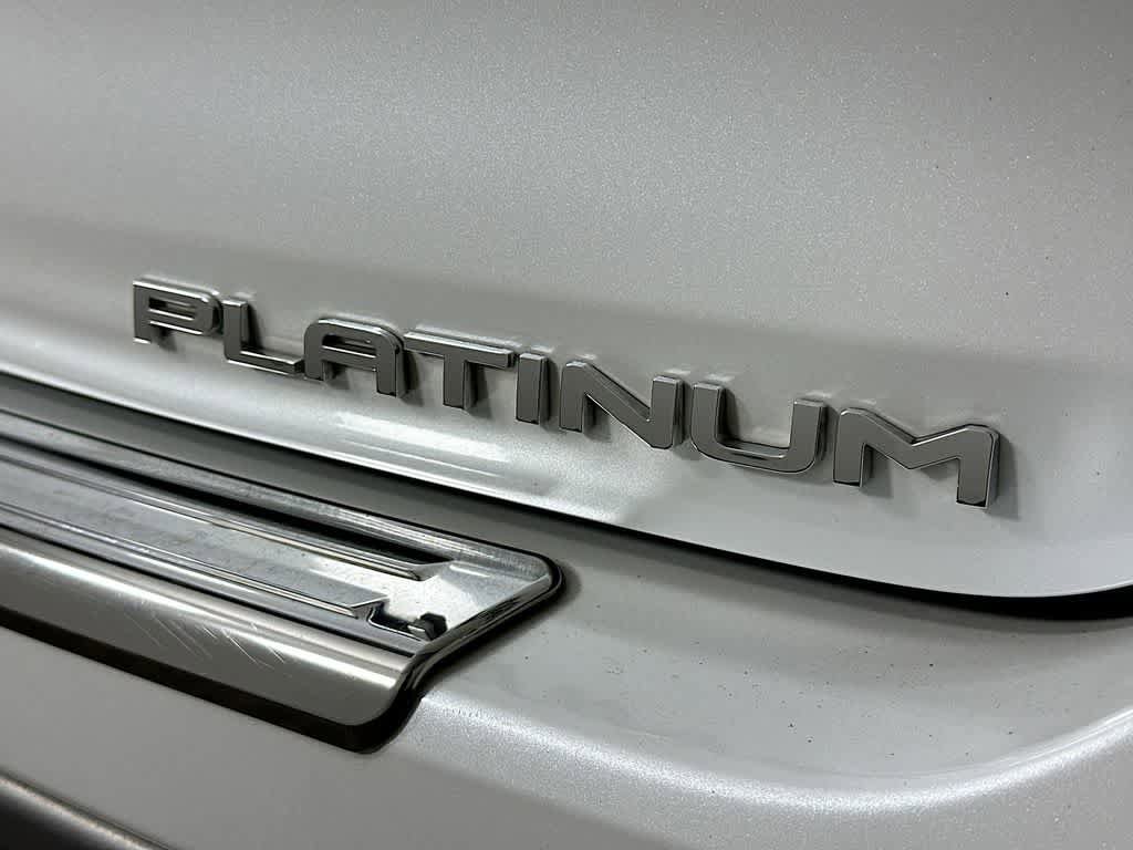 Used 2023 Toyota Highlander Platinum FWD image 7