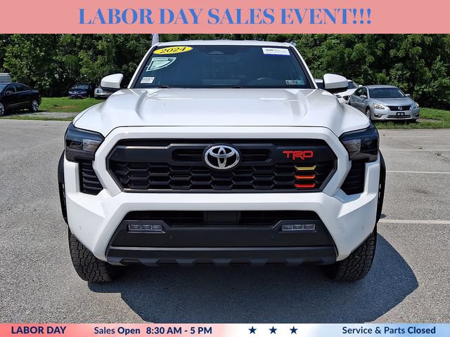 Used 2024 Toyota Tacoma TRD Off-Road w/ TRD Off Road Upgrade Package AWD/4WD image 3
