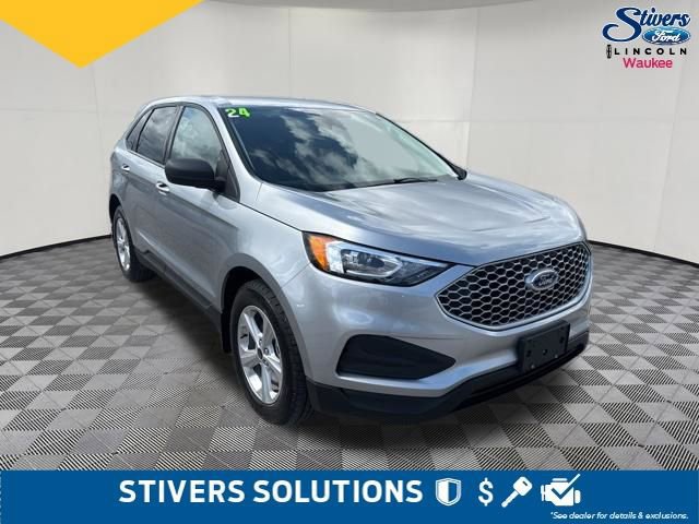 Certified 2024 Ford Edge SE image 2